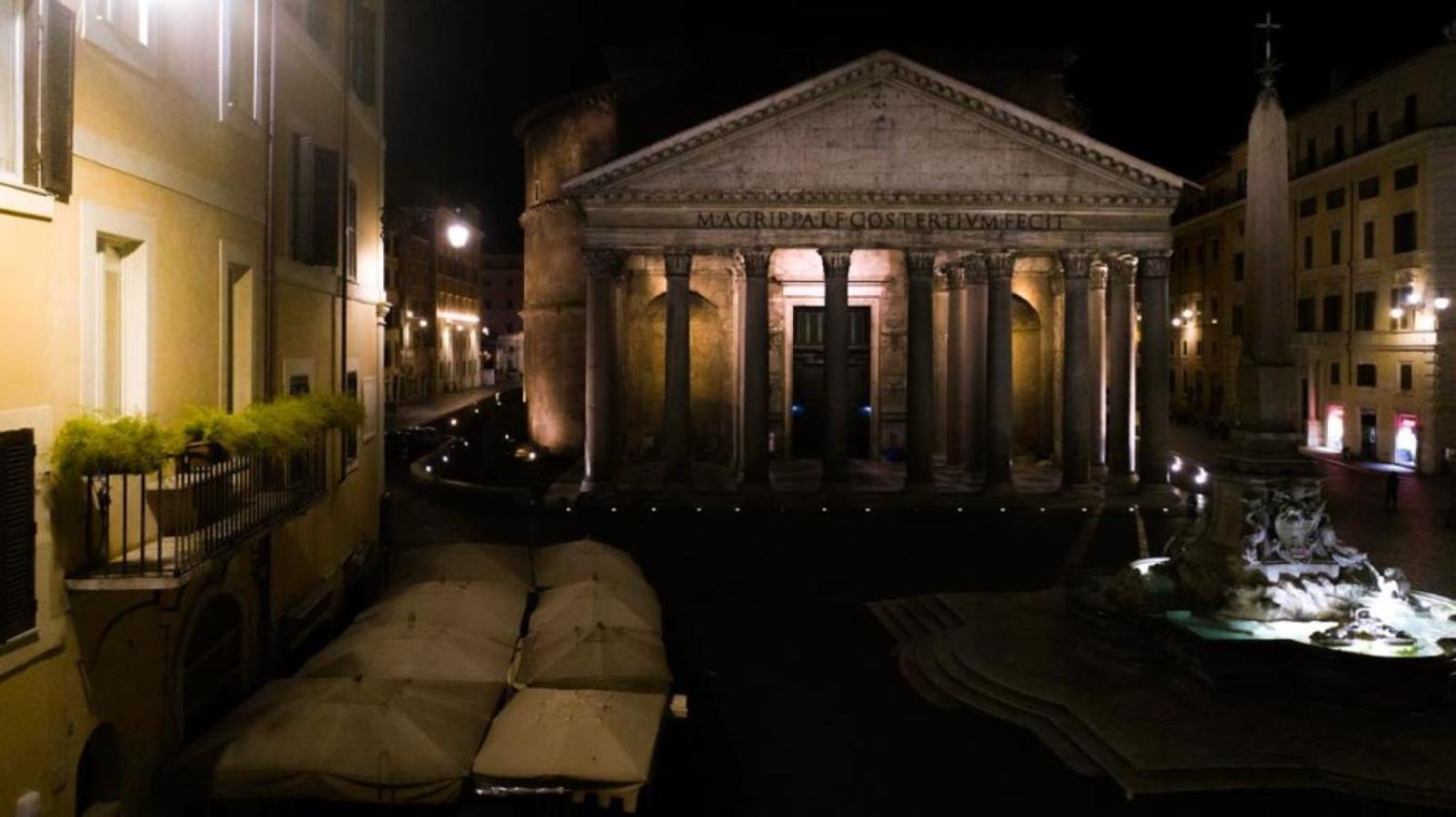 Pantheon Balcony Morgana * Rom
